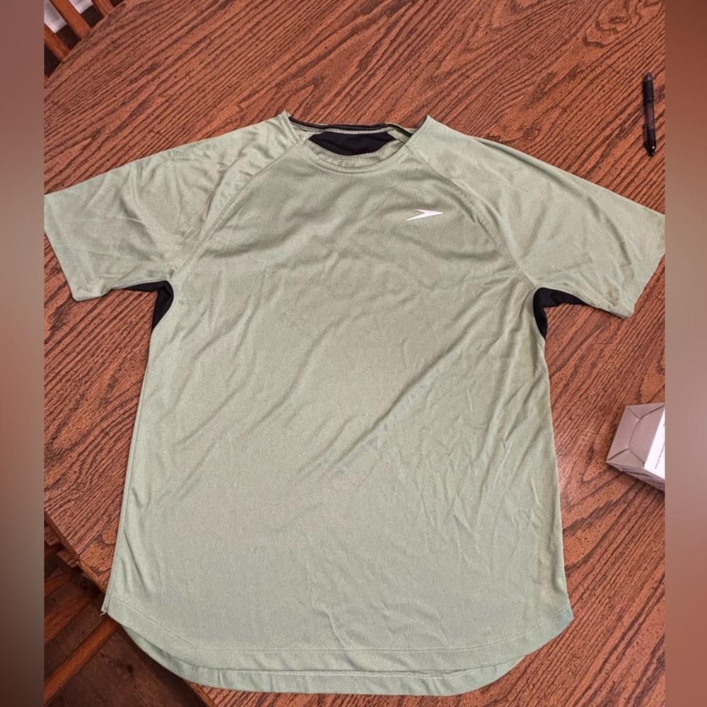 Speedo brand Men’s tee Large - Picture 1 of 5
